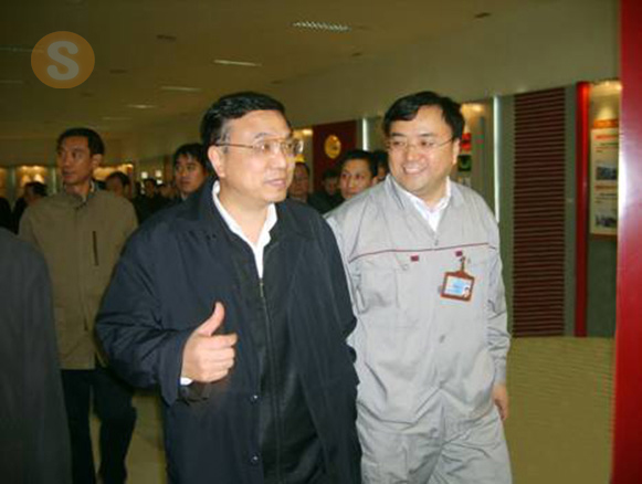 2006年11月21日　中共中央政治局常委、國務(wù)院総理李克強(qiáng)さん（當(dāng)時(shí)中共遼寧省委書記）が當(dāng)社を視察