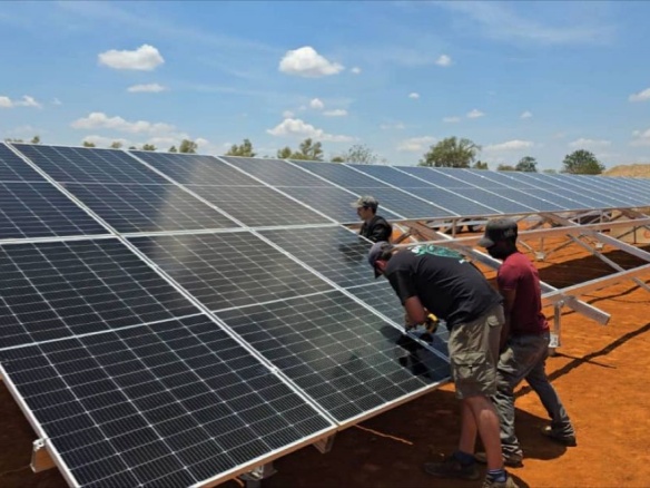 全球足跡 | “煤地→綠地”，陽光能源Giga系列光伏組件首入津巴布韋